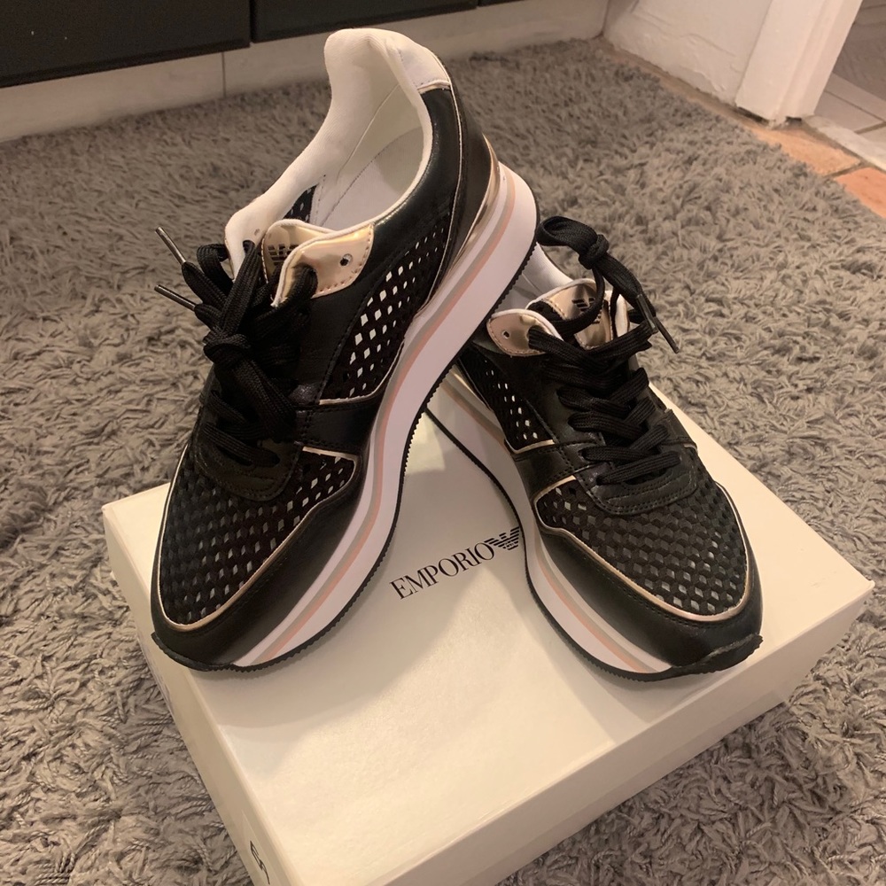 Sneakers - Picture 2 of 6